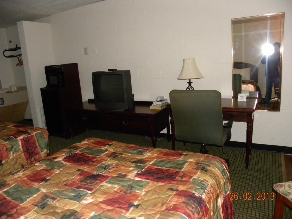 Guest Inn Роджърс Екстериор снимка